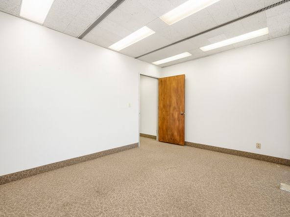 Office Space Available in Excellent Condition & Move-In Ready : 1221 Van Ness Ave, Fresno, CA 93721